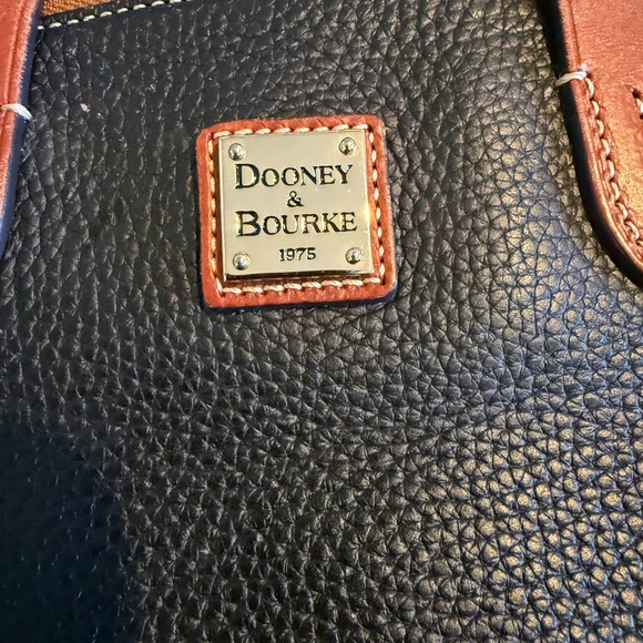 Dooney and Bourke Elegant Black and Brown Leather Handbag - Picture 10 of 10